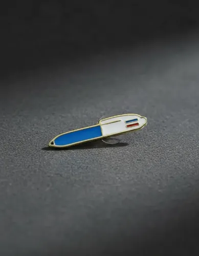 pin caneta bic 4 cores / ccxp / de metal broche