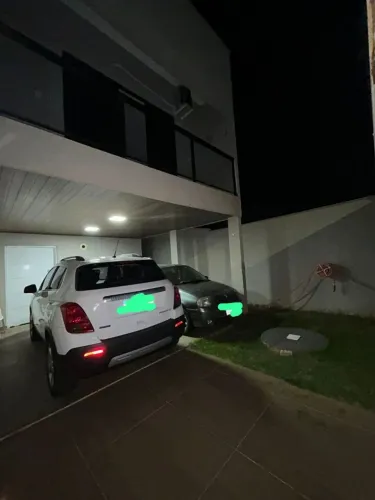 Vendo excelente casa em Senador Canedo, com 3 suítes, todas com ar condicionado.