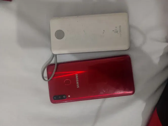 Vendo Cell a20s 32gb e um carregador portátil valor 400 os dois