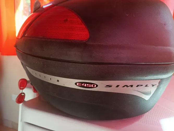 Baú GIVI E450 Simply usado com churrasqueira 