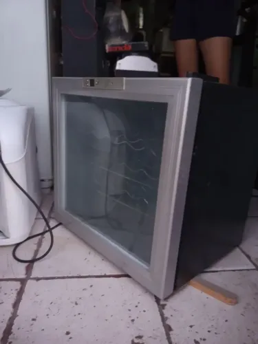 Adega refrigerada.