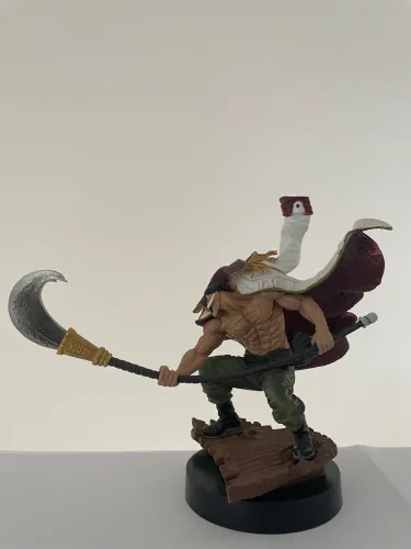 Action Figure One Piece Barba Branca