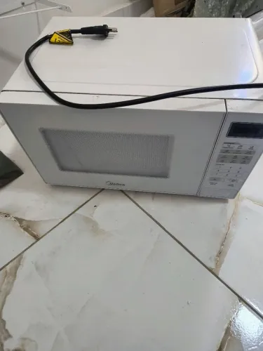 Microondas Midea em perfeito estado