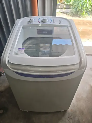 Máquina de lavar Eletrolux 15 kg toda revisada entrega a combinar