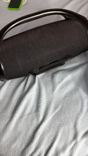 Vendo boombox 1  pra vender logo 500 só funciona na tomada..nunca foi aberta ...tem carreg