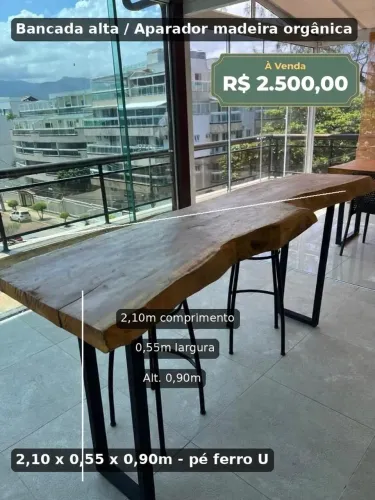 Aparador em madeira orgânica