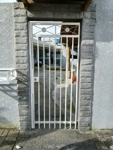 Grade e portão em ótimo estado
