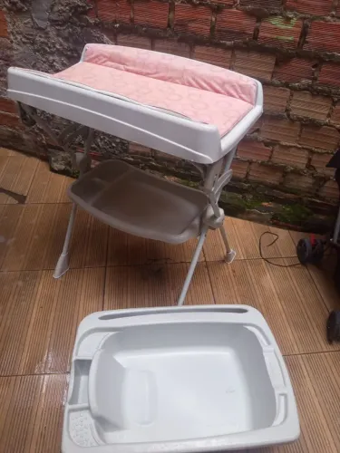 Banheira de bebê com suporte