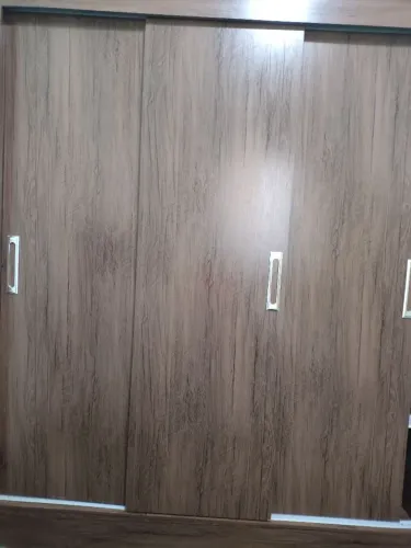 vende se guarda roupa de solteiro 