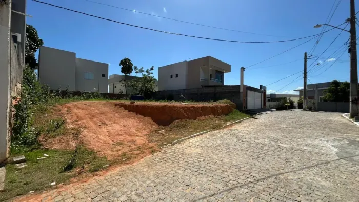 Imóvel para venda possui 300 metros quadrados em Caixa D'Água - Lauro de Freitas - BA