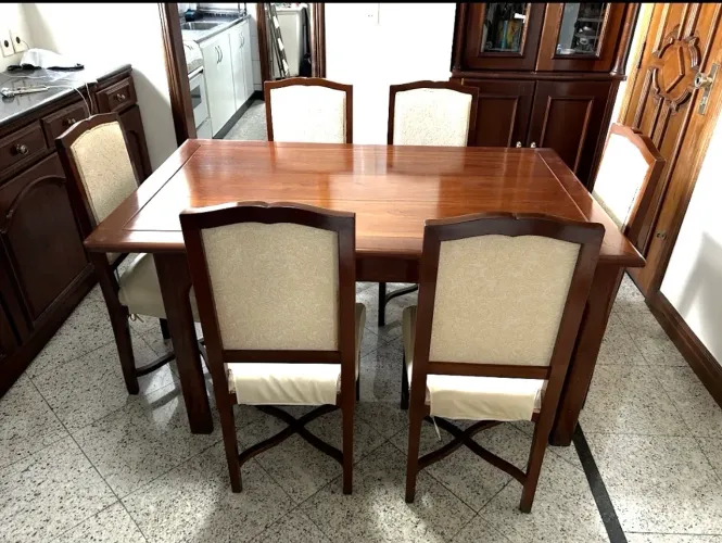 Mesa com 6 cadeiras 