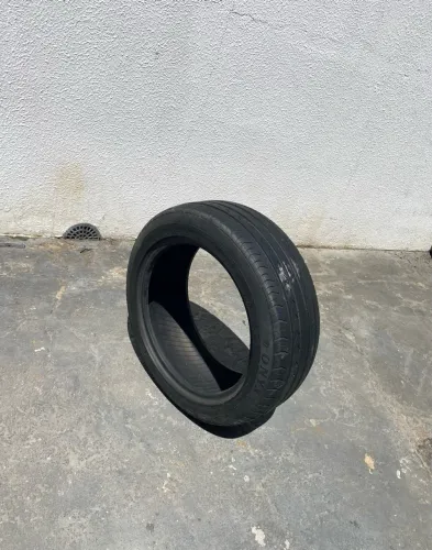 Pneu semi novo