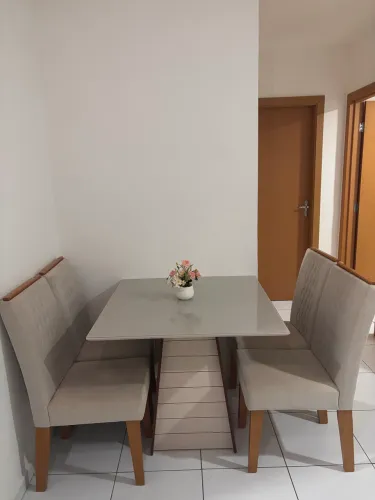 Mesa de Jantar com Tampo de Vidro + 4 Cadeiras