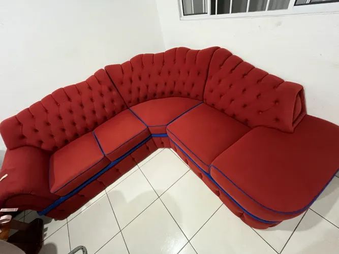 Vendo esse sofá! Motivo da venda estou mudando de estado e não tem como levar!