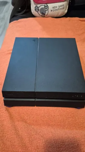 Playstation 4 com caixa