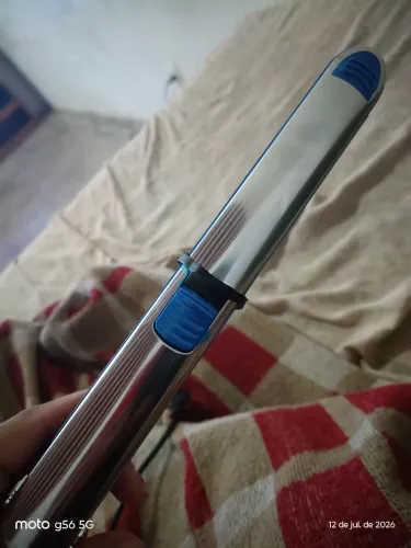 Vendo uma prancha de cabelo profissional pq preciso atualizar uma certidão