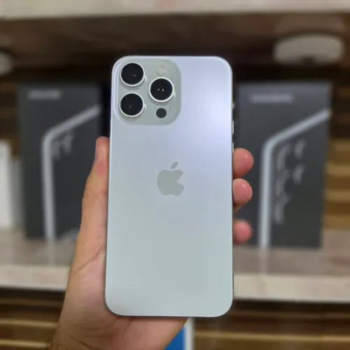 IPhone 15 Pro Max, 256GB, bateria 85%, cor branco, usado/conservado, acompanha carregador.