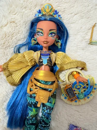 Monster high Cléo (leia descrição )