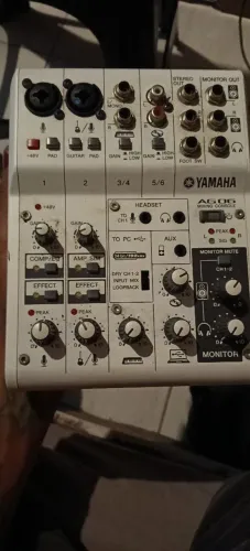 Mesa de Som e Interface de Áudio Yamaha AG06 - Excelente Estado