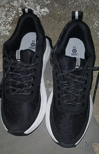 Estou vendendo esse sapato feminino novo tamanho 41.