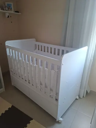 Berço que vira cama