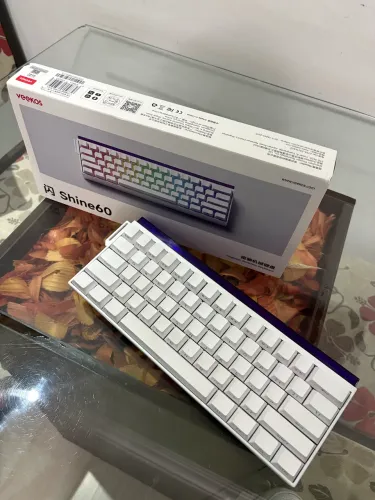 Teclado magnético akko shine 60%