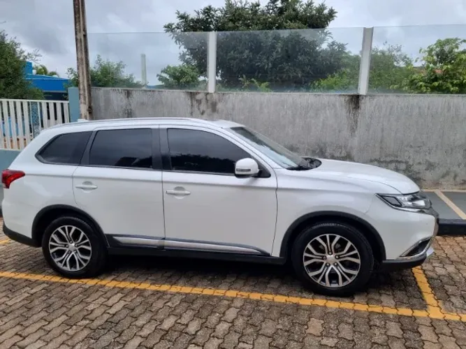 Mitsubishi Outlander Comfort 2.0 16V Aut. 2018