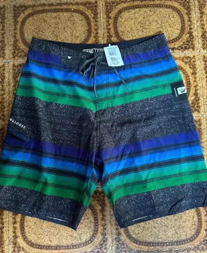 Bermuda Hang Loose tamanho 44 rasta sem uso na etiqueta .