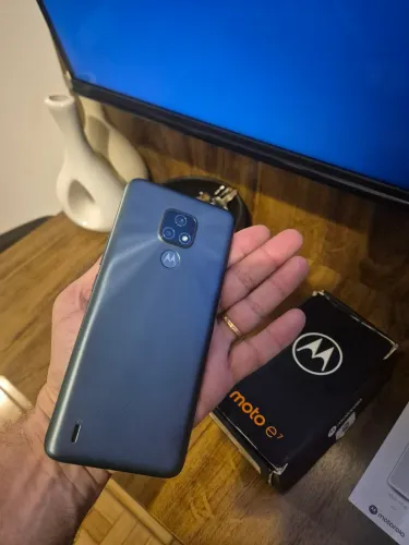 Celular Motorola Moto E7 - 4GB RAM / 64GB armazenamento interno