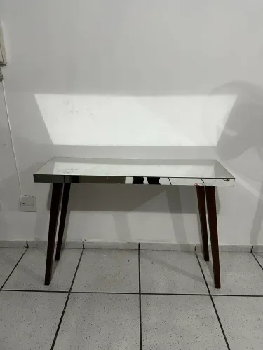 Aparador acabamento em espelho