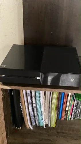 Xbox One 500gb dois controles
