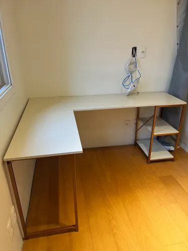 Mesa escrivaninha em L 165 cm x 120 cm Bronze/off white