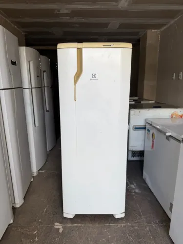GELADEIRA ELECTROLUX FROST FREE 390 LITROS