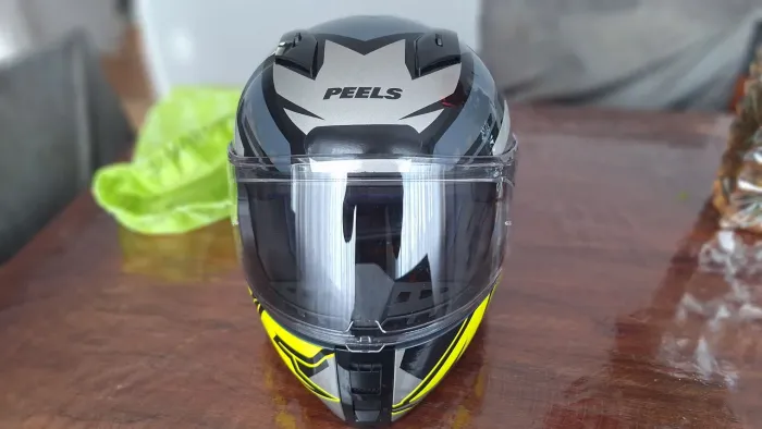Capacete seminovo, usado apenas nas aulas da autoescola