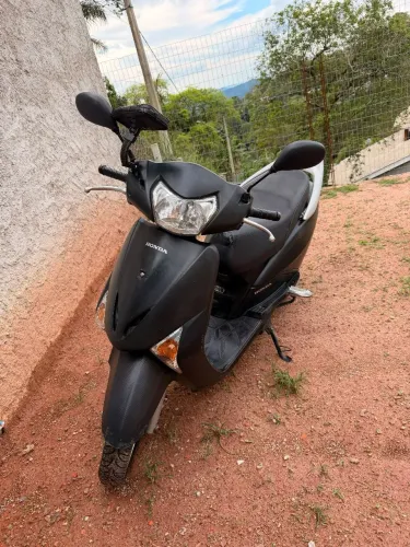 Honda lead