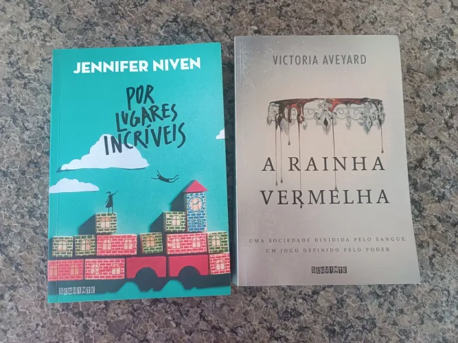 Livro por lugares incríveis e a rainha vermelha