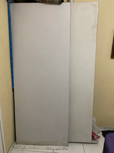 2 madeira de Divisória e 1 porta com trinco , COMPLETO