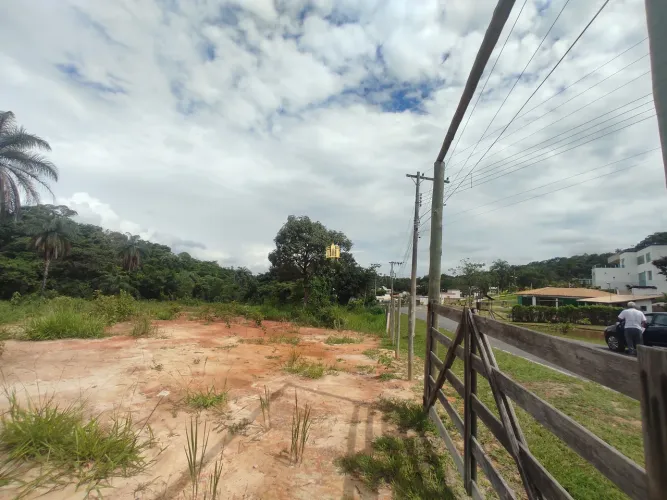 Lote Amplo à Venda no Condomínio Solar das Palmeiras em Esmeraldas - 1.701 m²