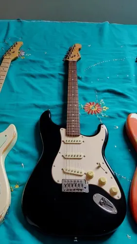 Guitarra Squier Bullet Indonésia 2013 ( aceito troca, leia o Anúncio )