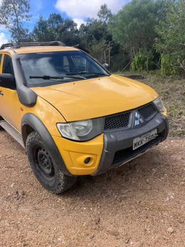 Mitsubishi L200 Triton Savana 3.2 CD TBI Dies. Mec. 2013