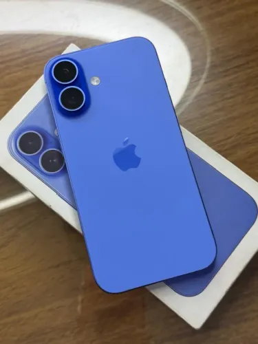 iPhone 16 Azul impecável