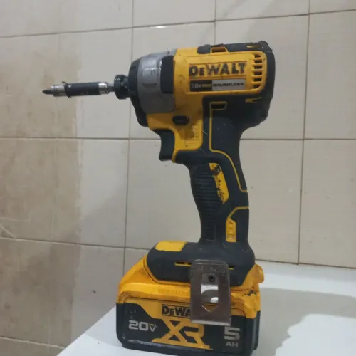 Parafusadeira de impacto Dewalt 20v