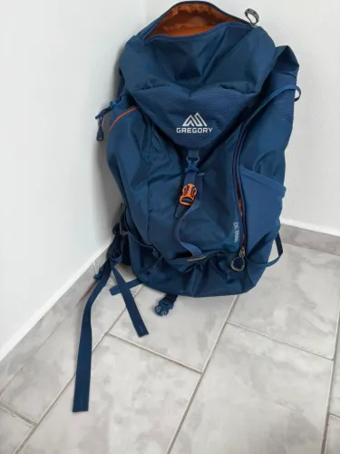 Mochila Arrio 30 com fechamento por fivela