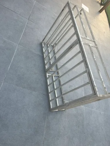 Grade para televisor
