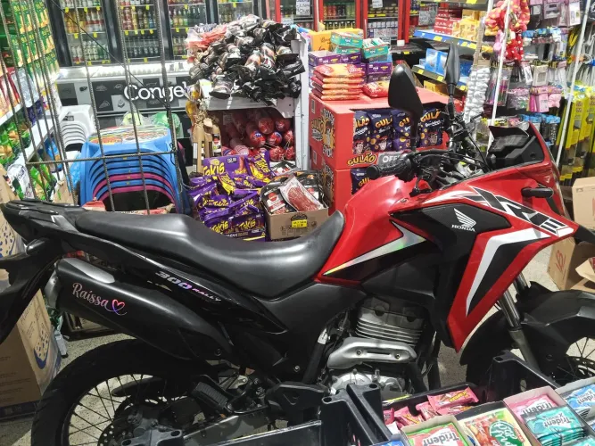 Moto muito boa, pra quem gosta de moto alta