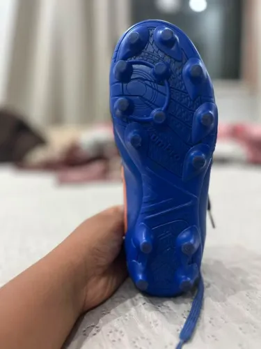 Chuteira em perfeito estado da marca umbro 