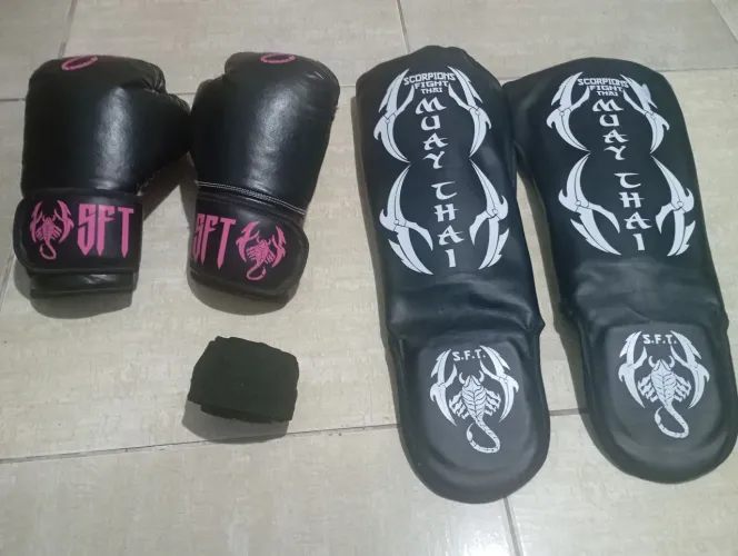 Luva Muay Thai e caneleira
