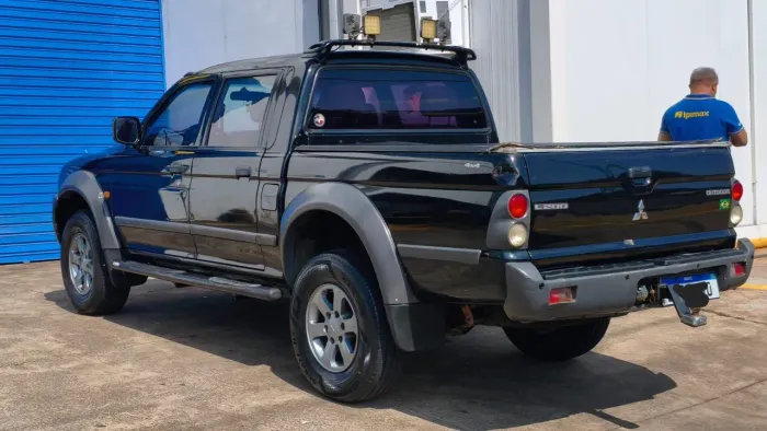 Mitsubishi L200 Outdoor HPE 2.5 4X4 CD T.dies. Mec. 2010