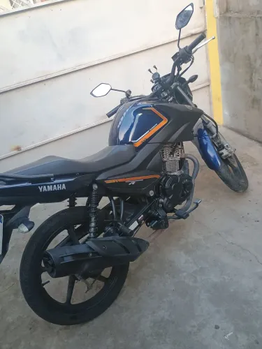 Vende-se está moto 