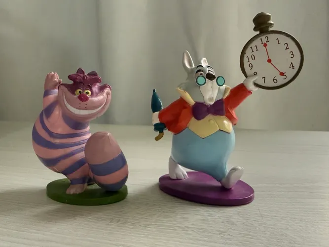 Miniaturas Alice no Pais das Maravilhas Gato Cheshire e Coelho